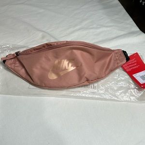Nike Heritage rose mauve fanny pack/belt bag NWT
